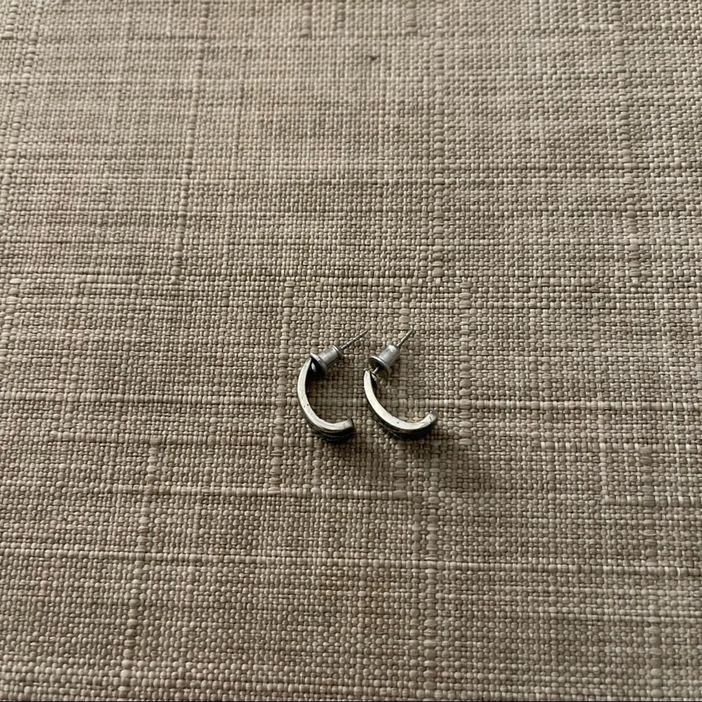 Earring - Picture 2 of 6